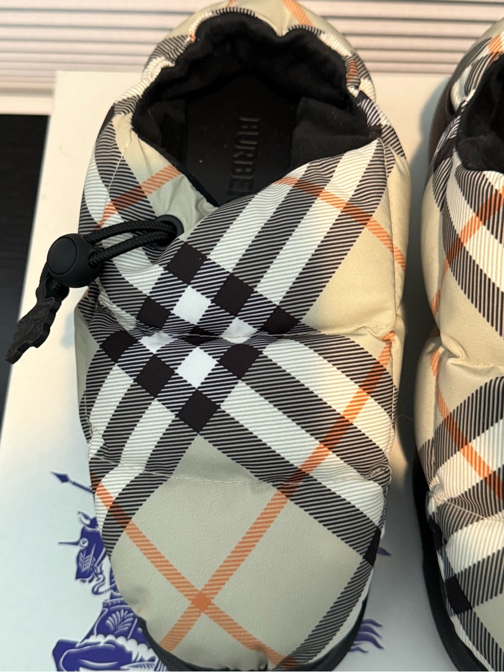 💯% AUTHENTIC BURBERRY SHOES - Picture 4 of 12